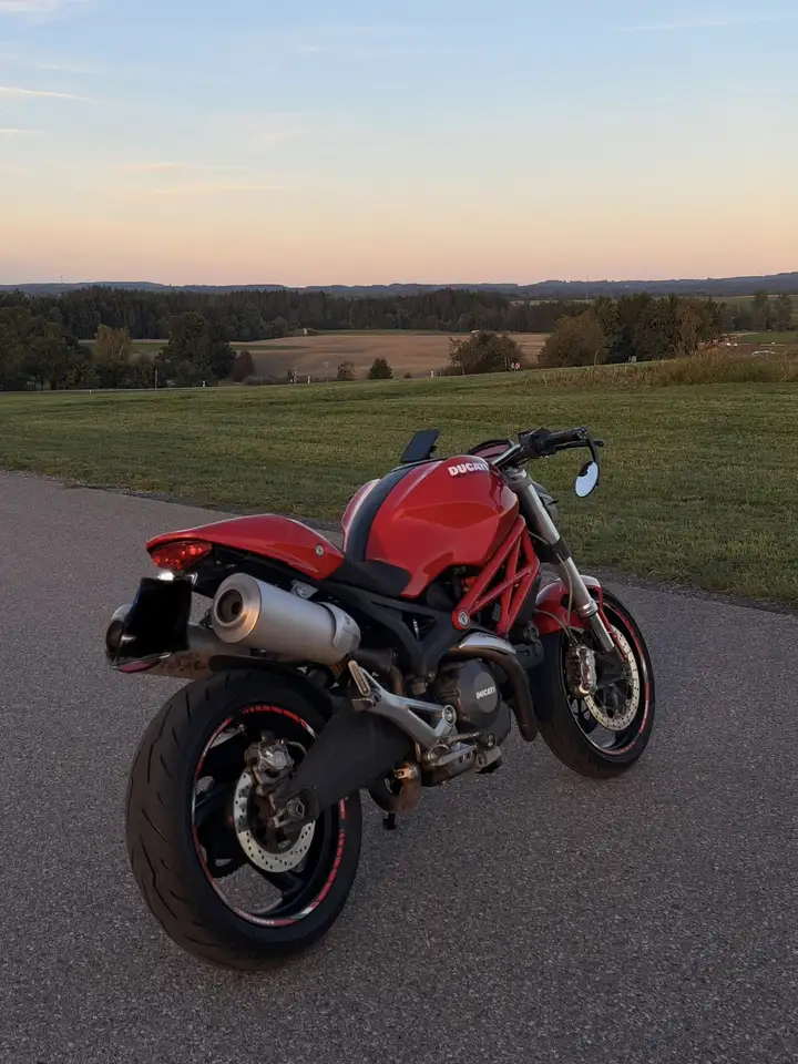 Ducati Monster 696