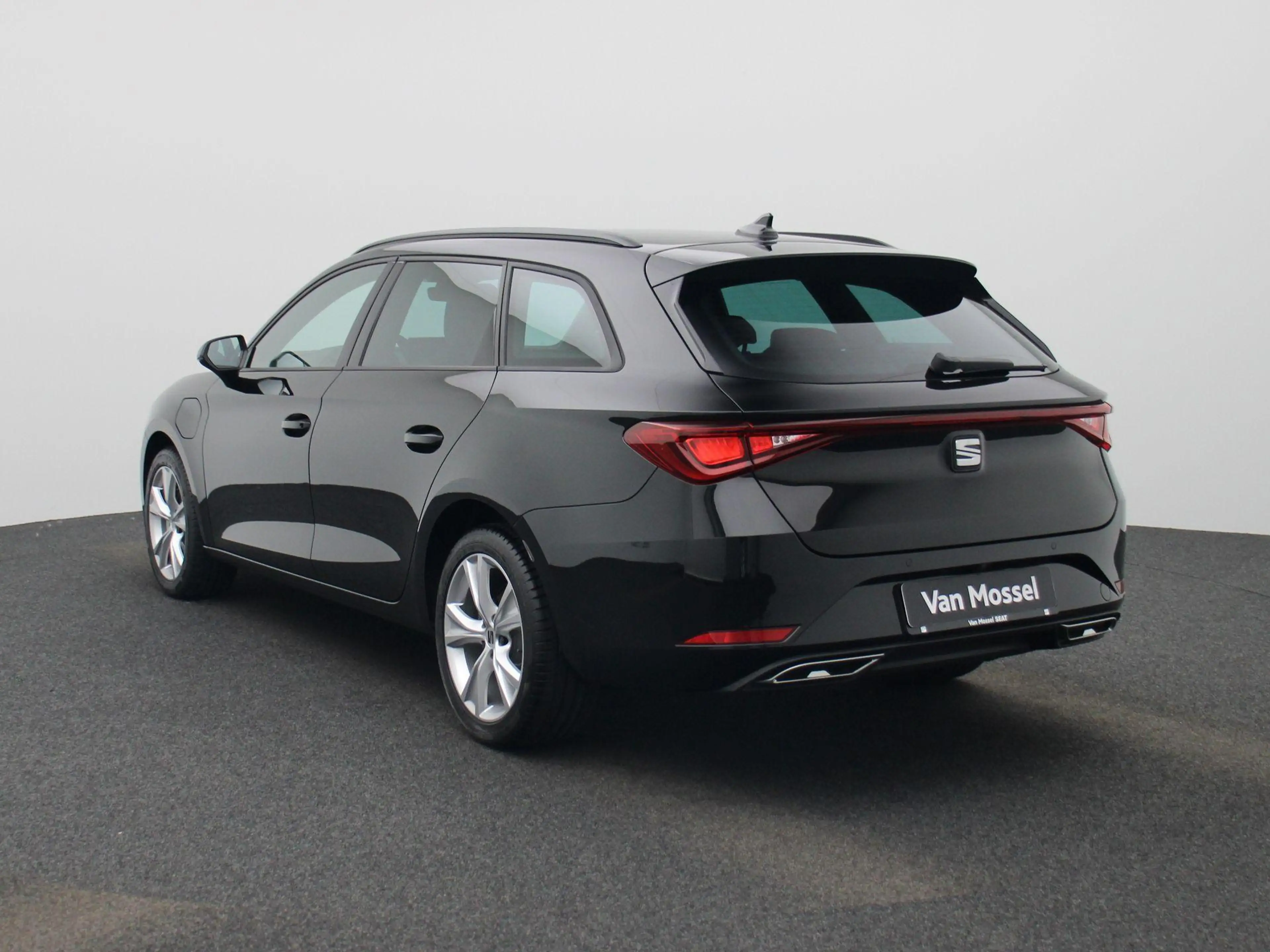 SEAT Leon e-Hybrid Sportstourer 1.5 TSI FR Business 204 PK | Automaat — photo 2