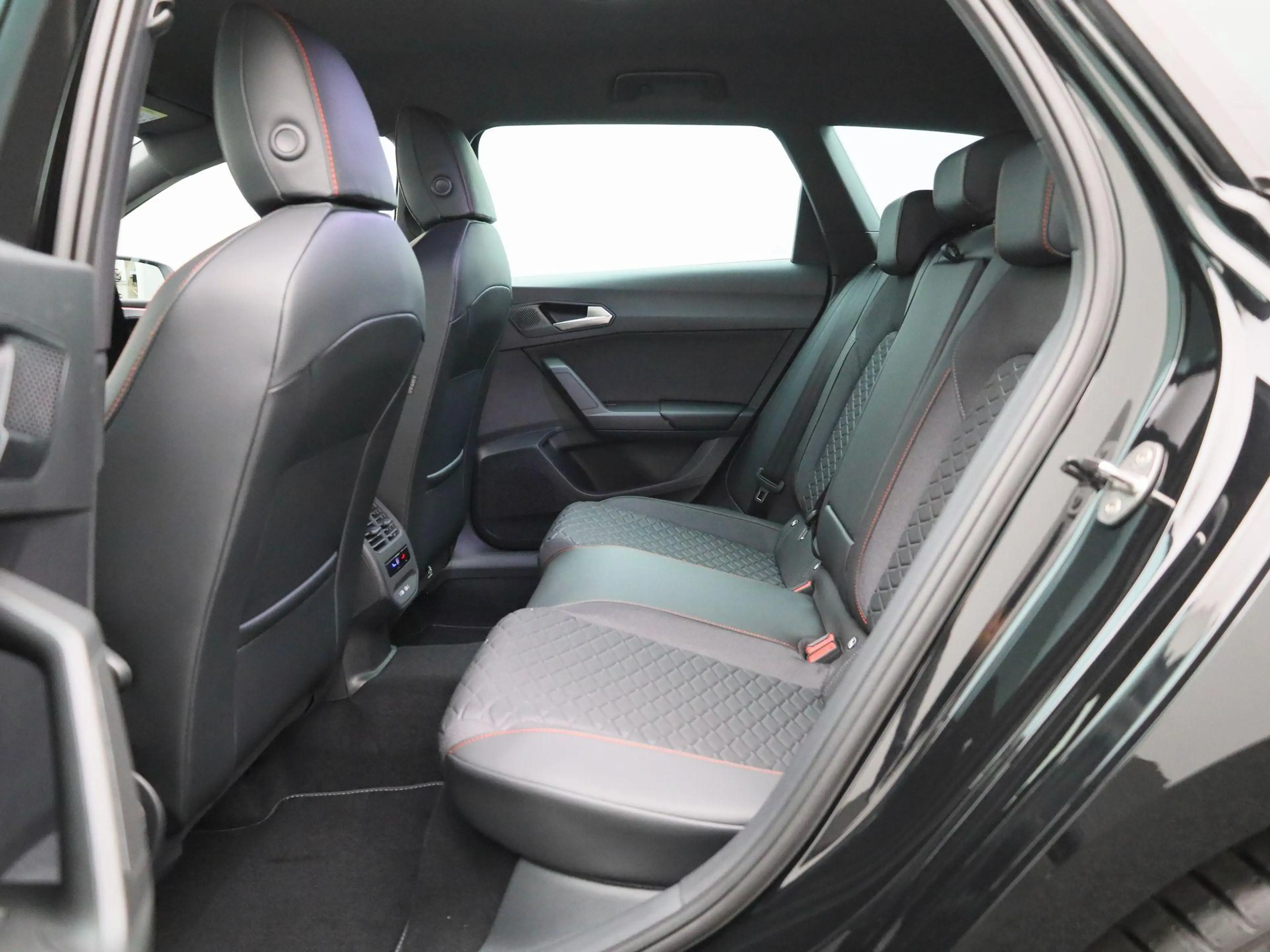 SEAT Leon e-Hybrid Sportstourer 1.5 TSI FR Business 204 PK | Automaat — photo 12