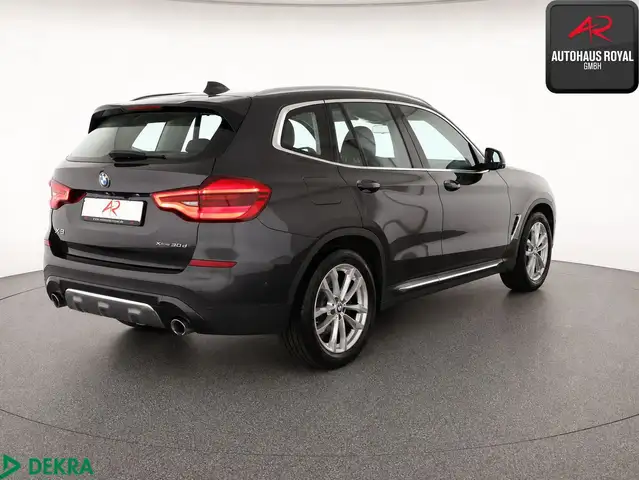 BMW X3 view 5