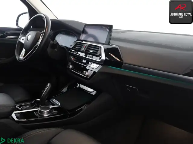 BMW X3 view 11