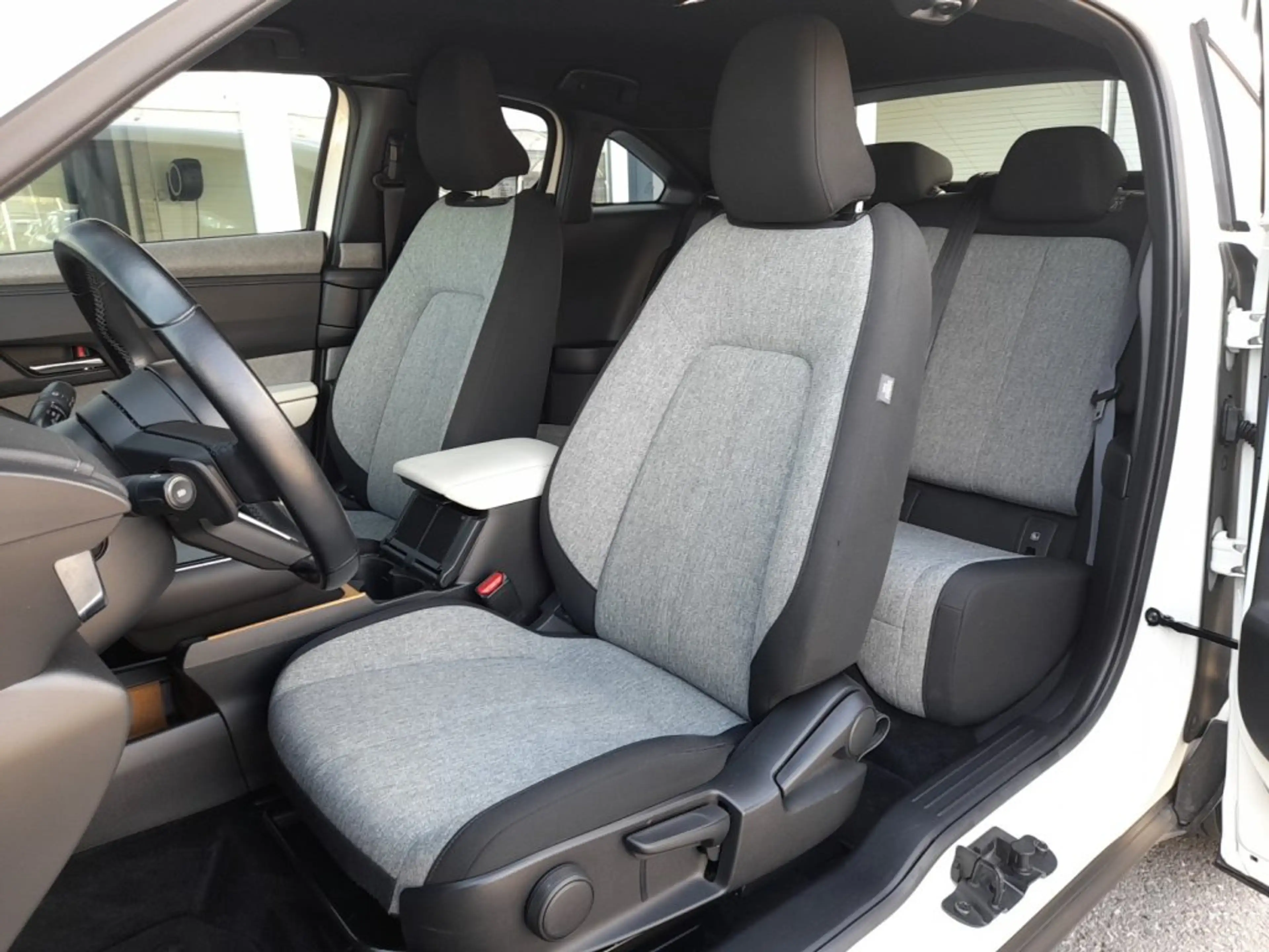 Mazda MX-30 e-SKYACTIV Aut. *VOLL LED / NAVI / 18 ZOLL / PDC v&h / KLIMAAUT.* — photo 12