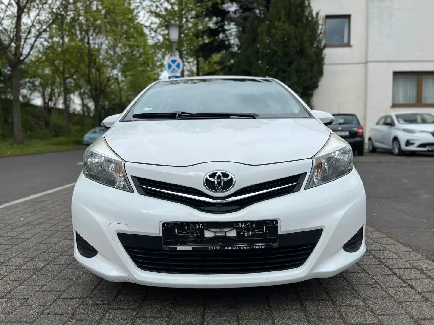 Toyota Yaris Benzin|Kamera|Klima|Bluetooth|Allwetter Weiß - 2