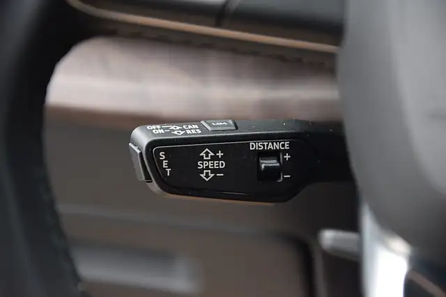 Audi Q8 view 14
