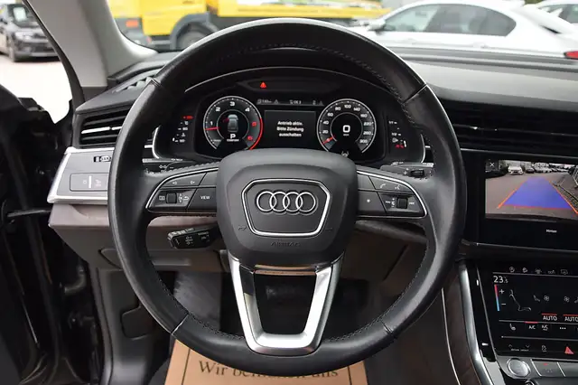 Audi Q8 view 8