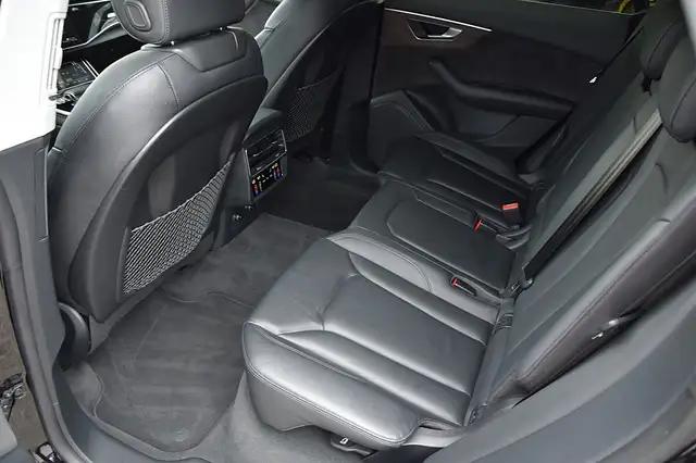 Audi Q8 view 15