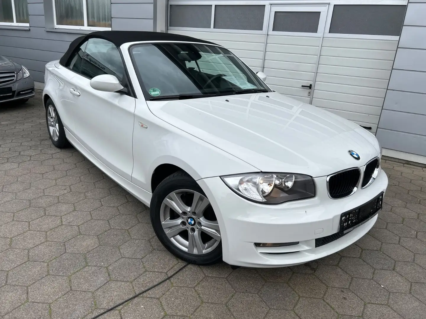 BMW 118 Baureihe 1 Cabrio 118i, Leder, Windschott Beyaz - 1