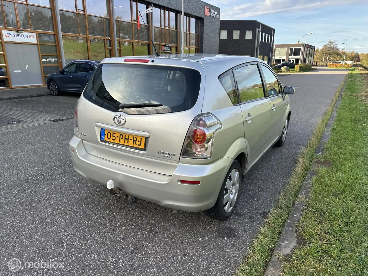 Toyota Corolla Verso 1.6 VVT-i airco Grijs - 2