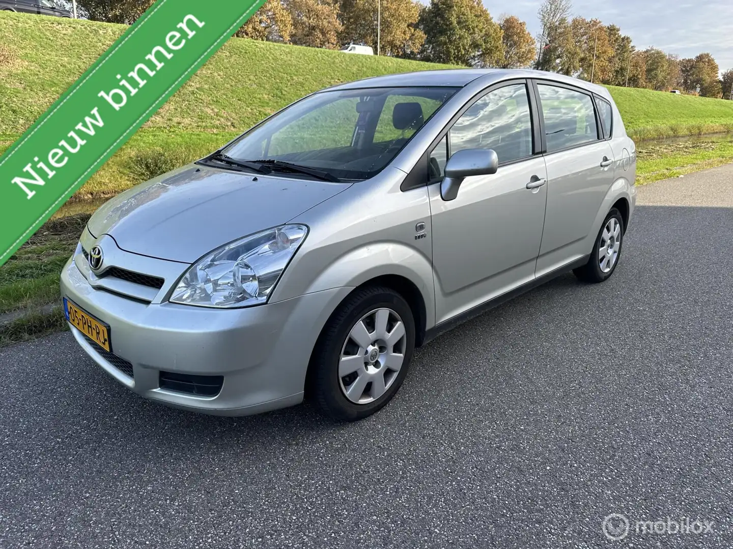 Toyota Corolla Verso 1.6 VVT-i airco Grijs - 1