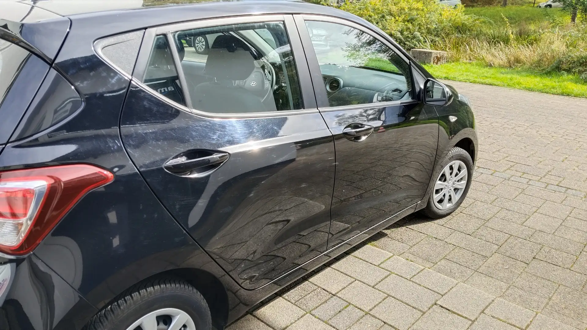 Hyundai i10 i10 1.0 Intro Edition Schwarz - 1