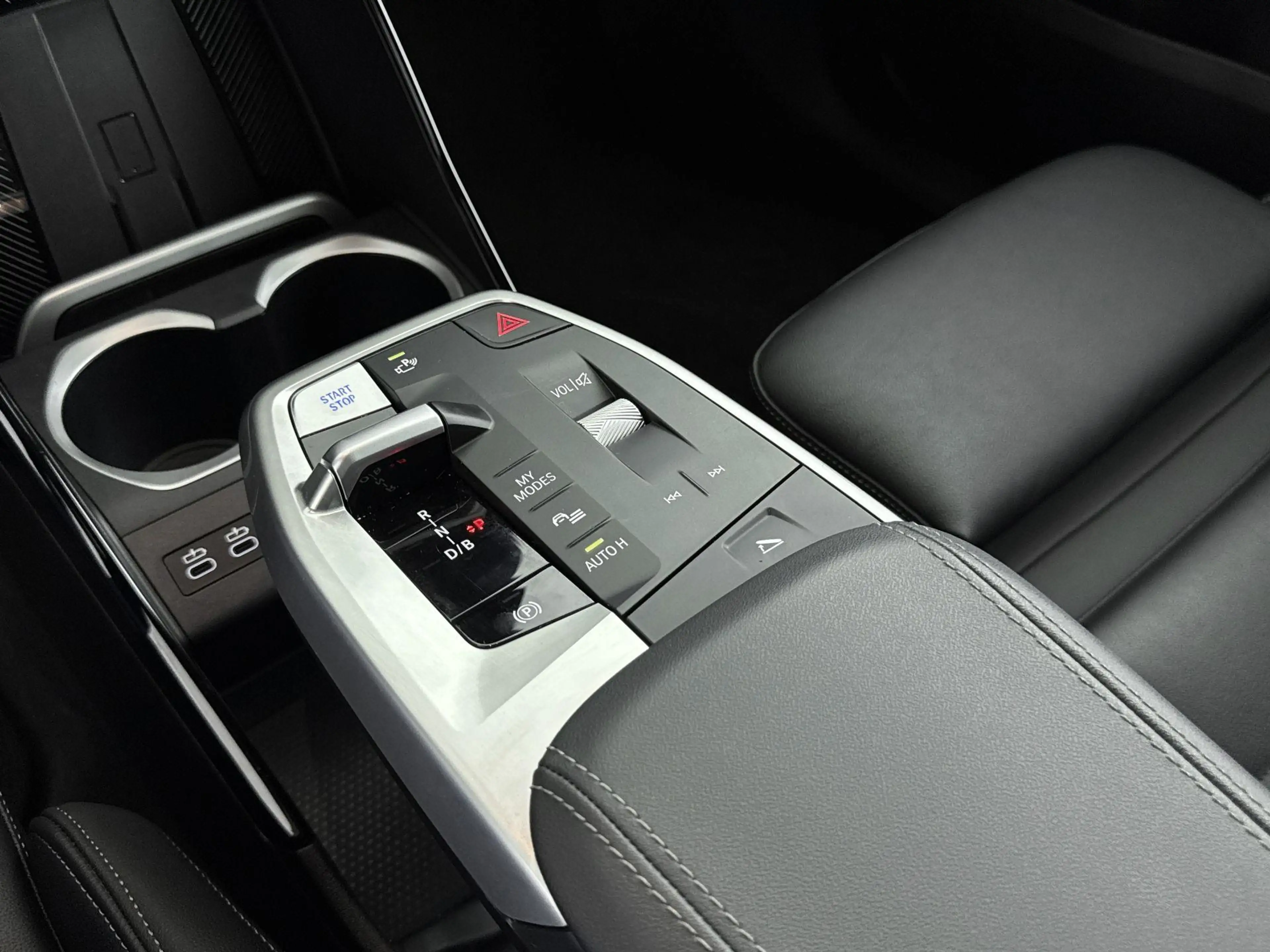 BMW iX2 eDrive20 67 kWh | TREKHAAK | 360 CAMERA | MEMORY S — photo 10