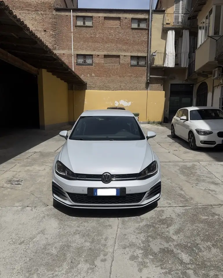 Volkswagen Golf GTD GTD — photo 1 of 8