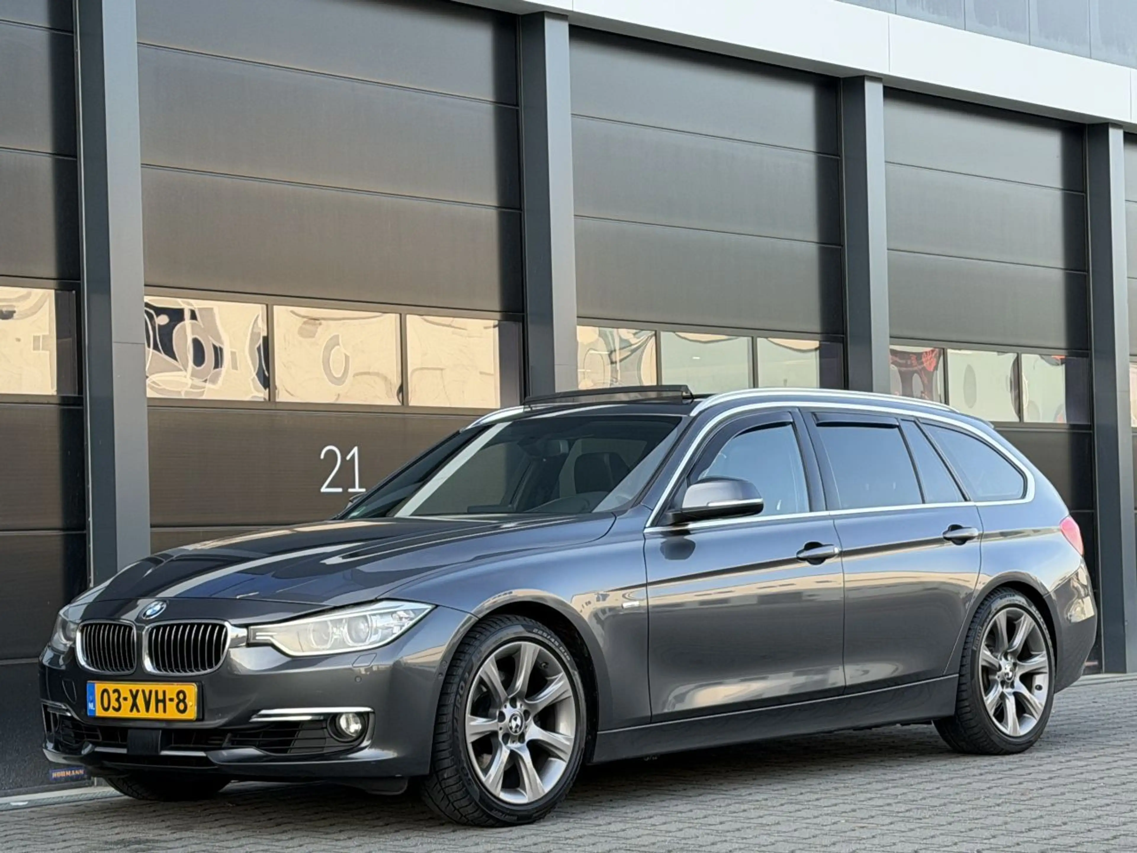 BMW 328 3-serie 328i High Executive Hade-Up Panorama Leer