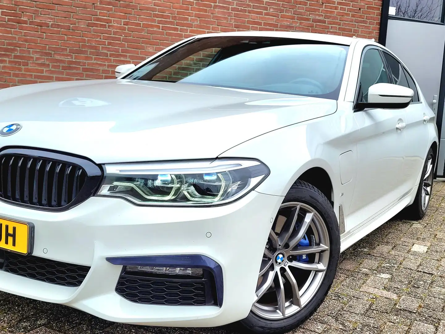BMW 530 5-serie 530e xDrive M-sport, Massage, ACC, HUD, Ca Wit - 2