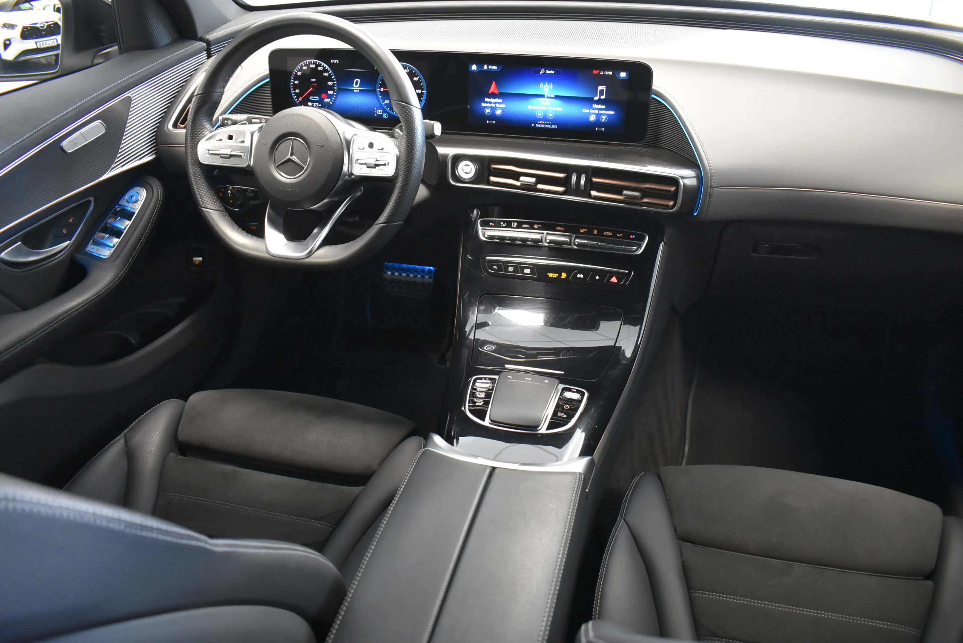 Mercedes-Benz EQC 400 — photo 5