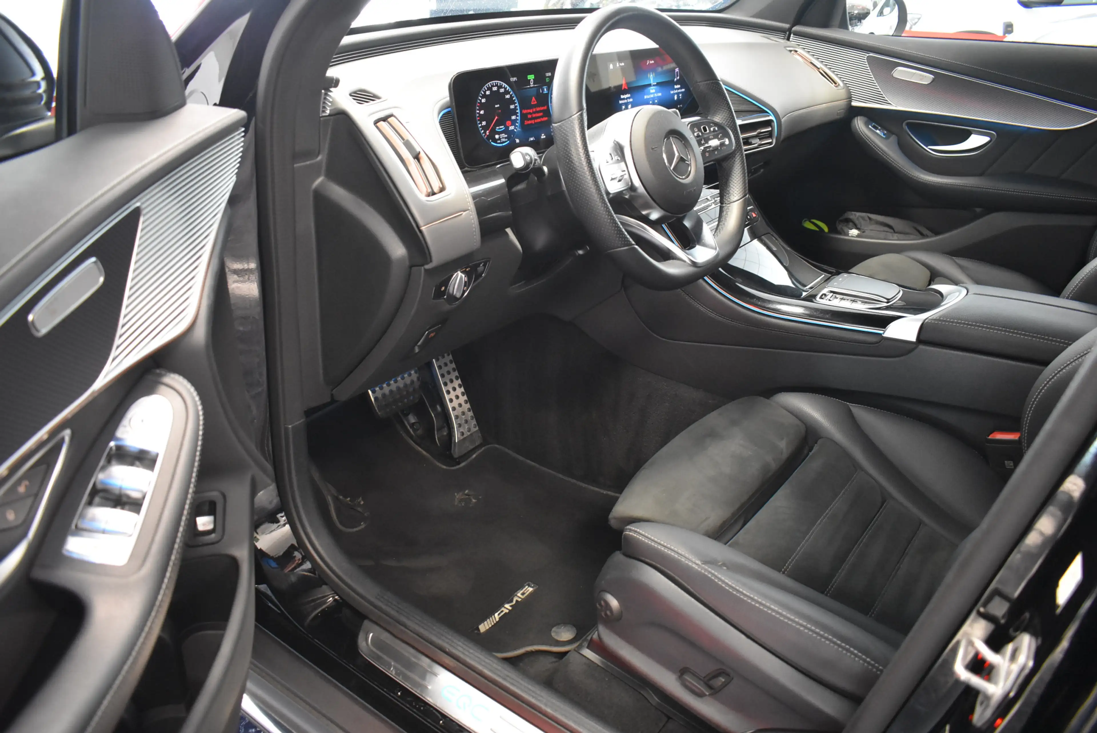 Mercedes-Benz EQC 400 — photo 6