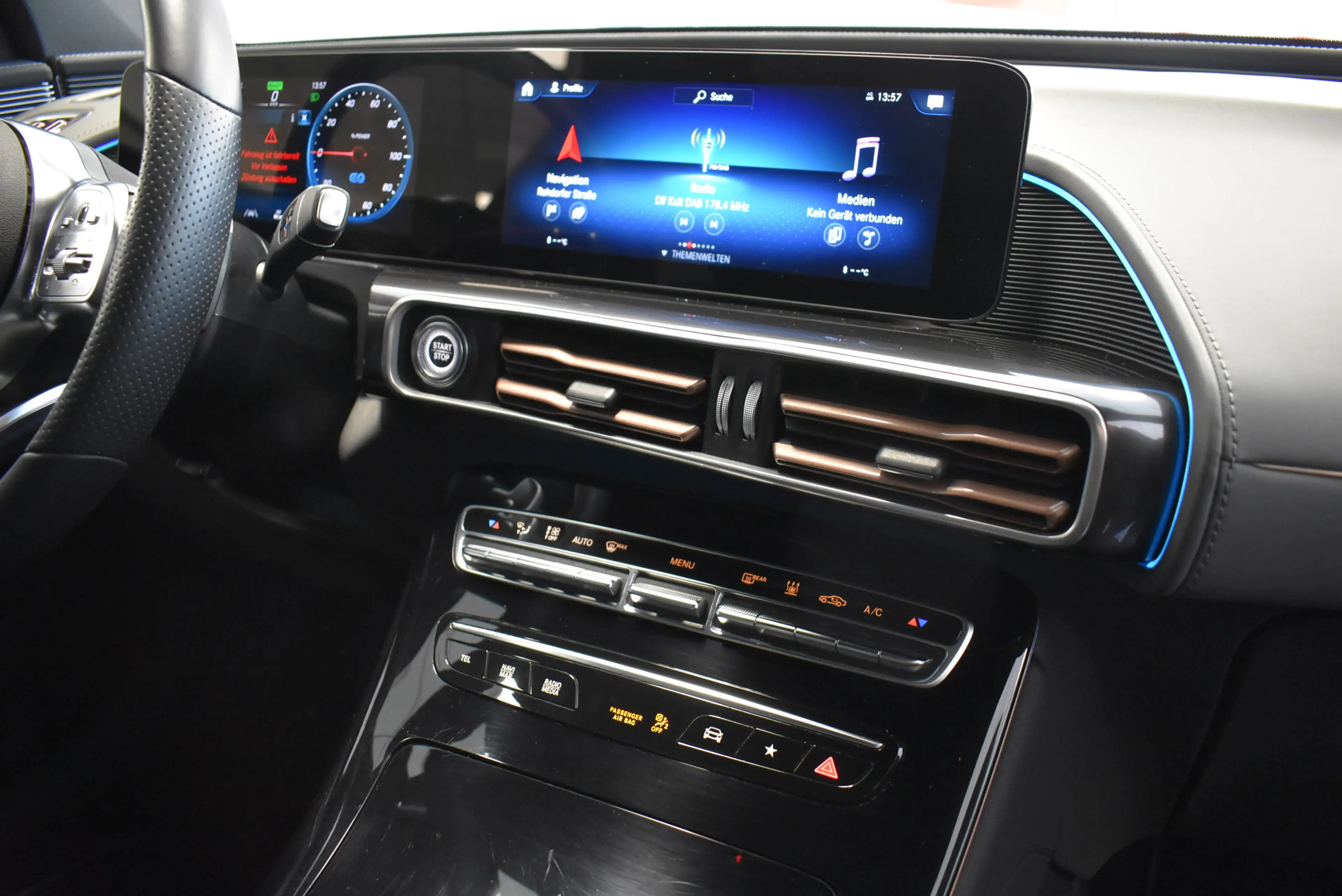 Mercedes-Benz EQC 400 — photo 8