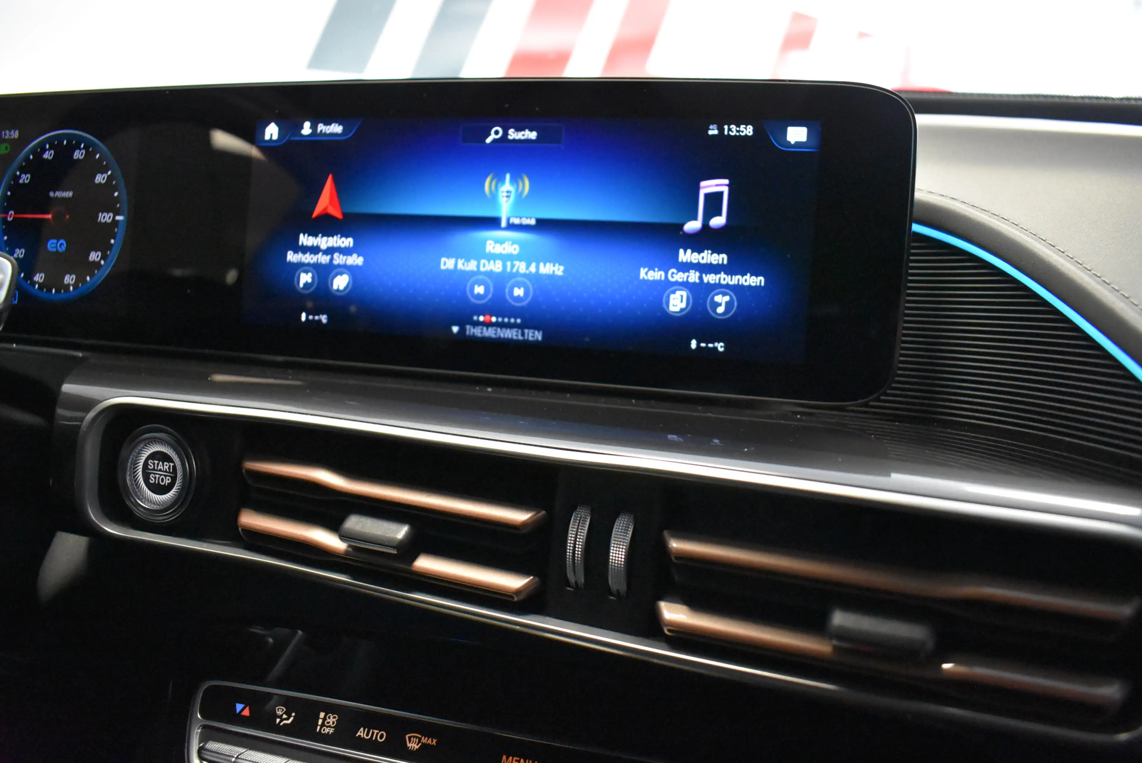 Mercedes-Benz EQC 400 — photo 9