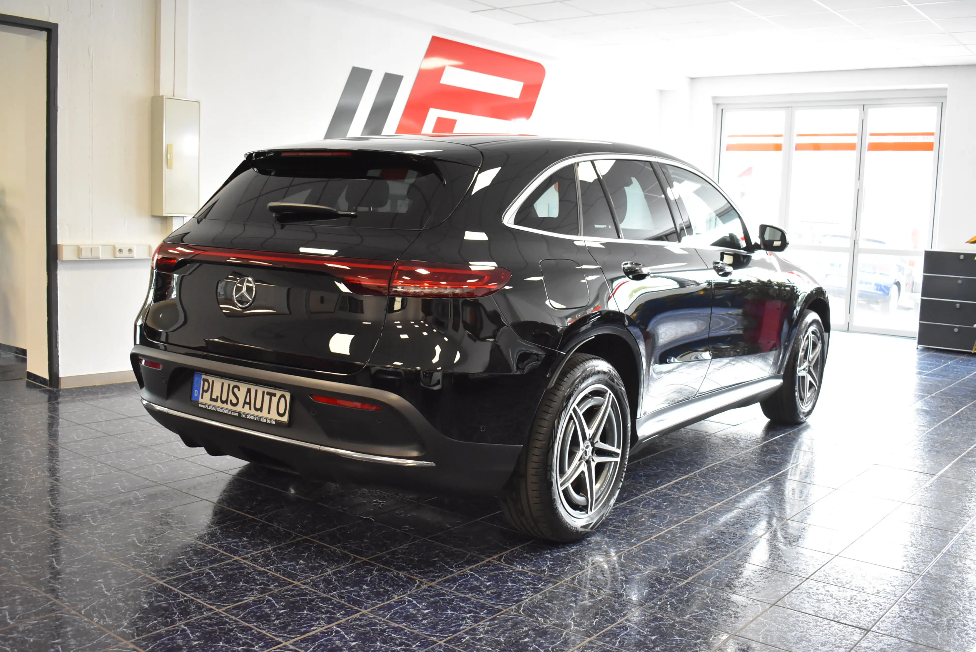 Mercedes-Benz EQC 400 — photo 2