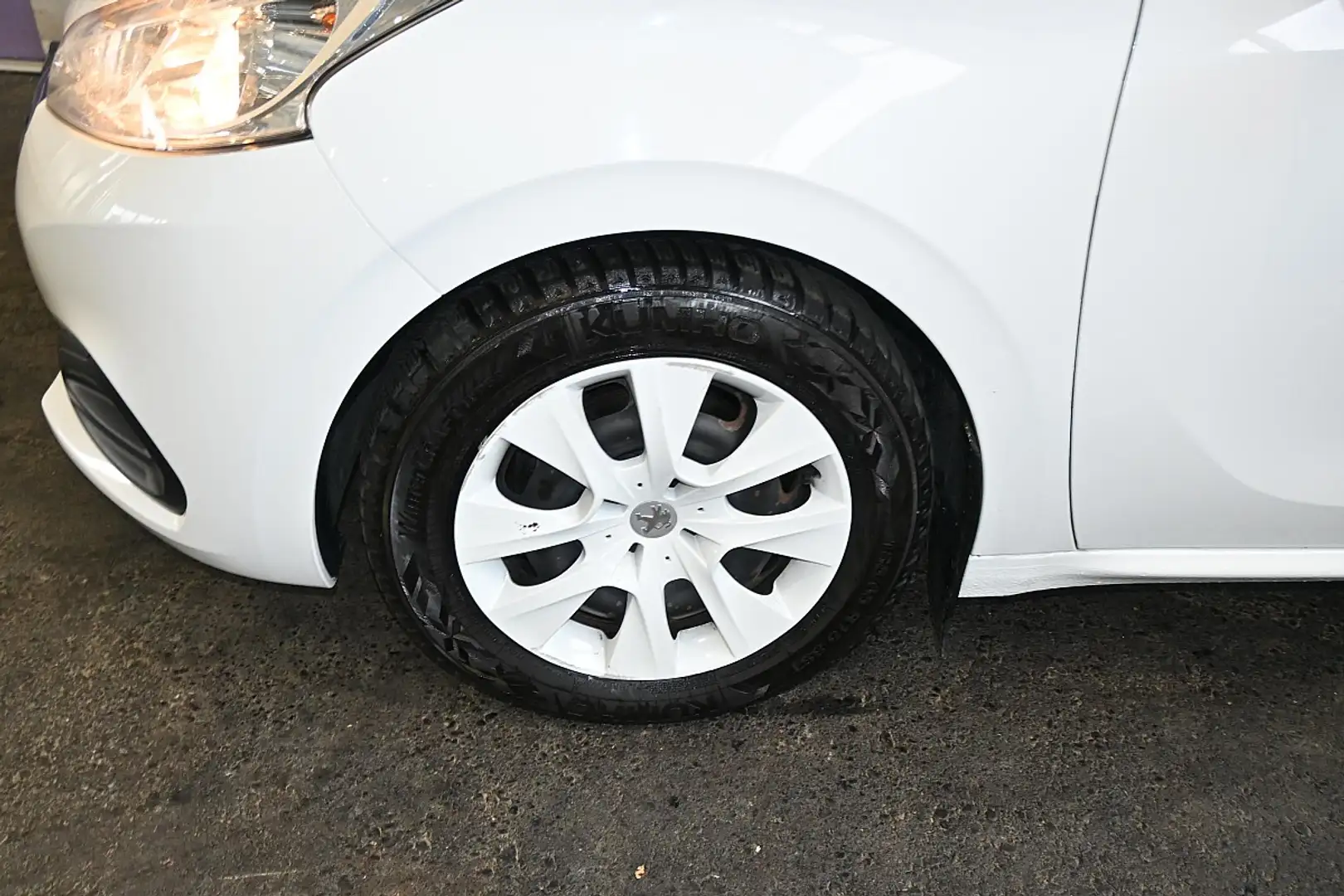 Peugeot 208 Like 1,2 PureTech Weiß - 2