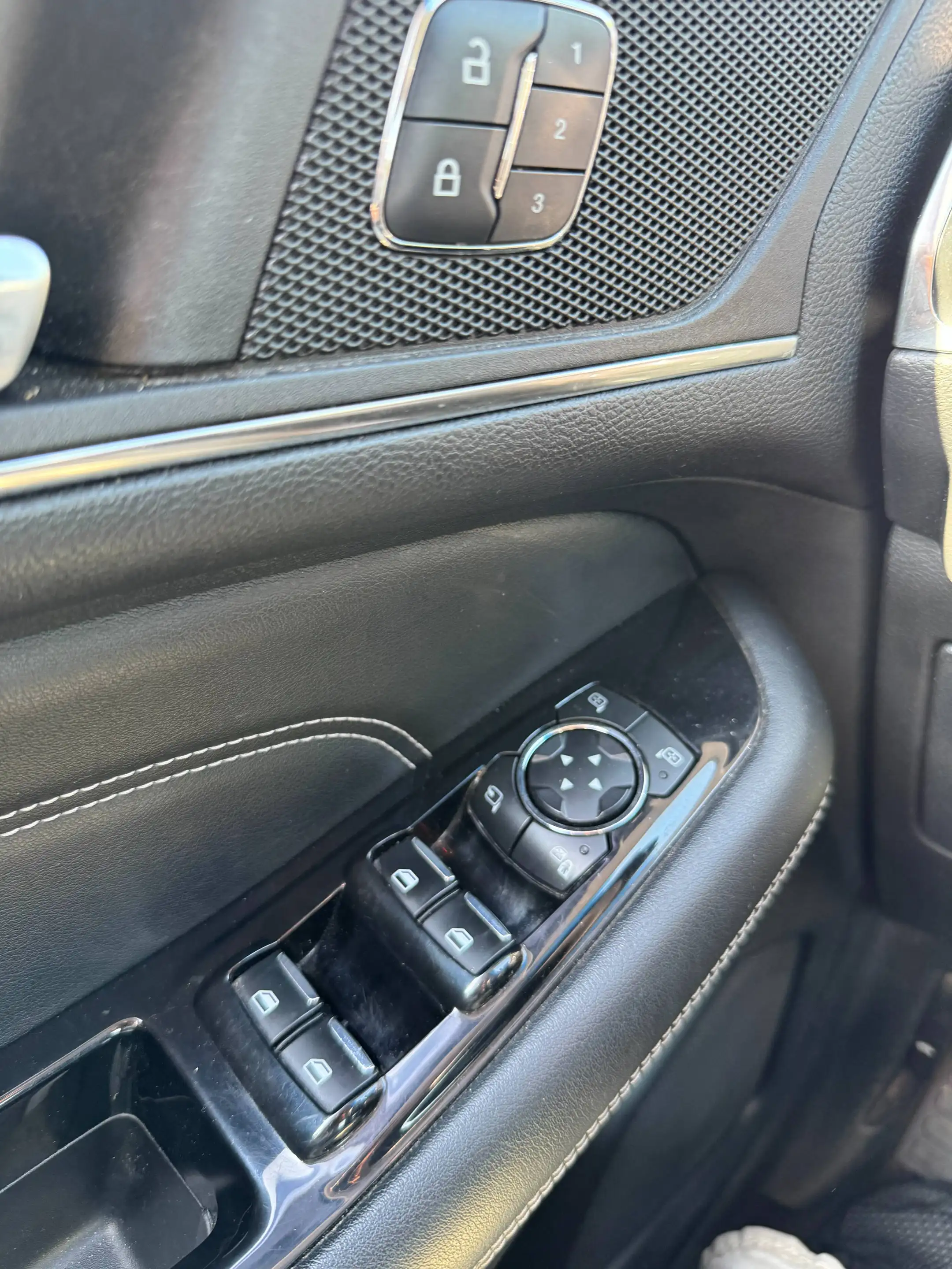Ford Edge Titanium 4x4-Automatik-Leder AHK-NAV ACC-SHZ-LED — photo 10