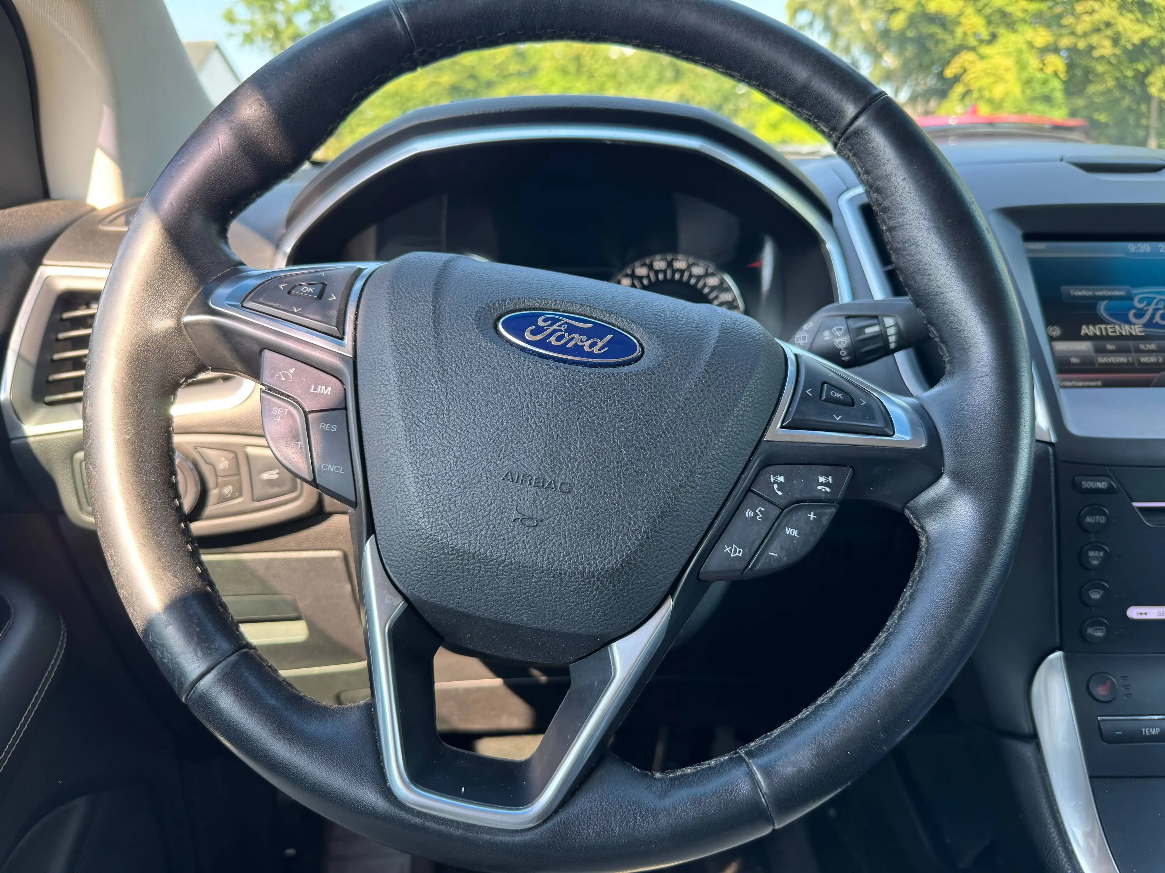 Ford Edge Titanium 4x4-Automatik-Leder AHK-NAV ACC-SHZ-LED — photo 11