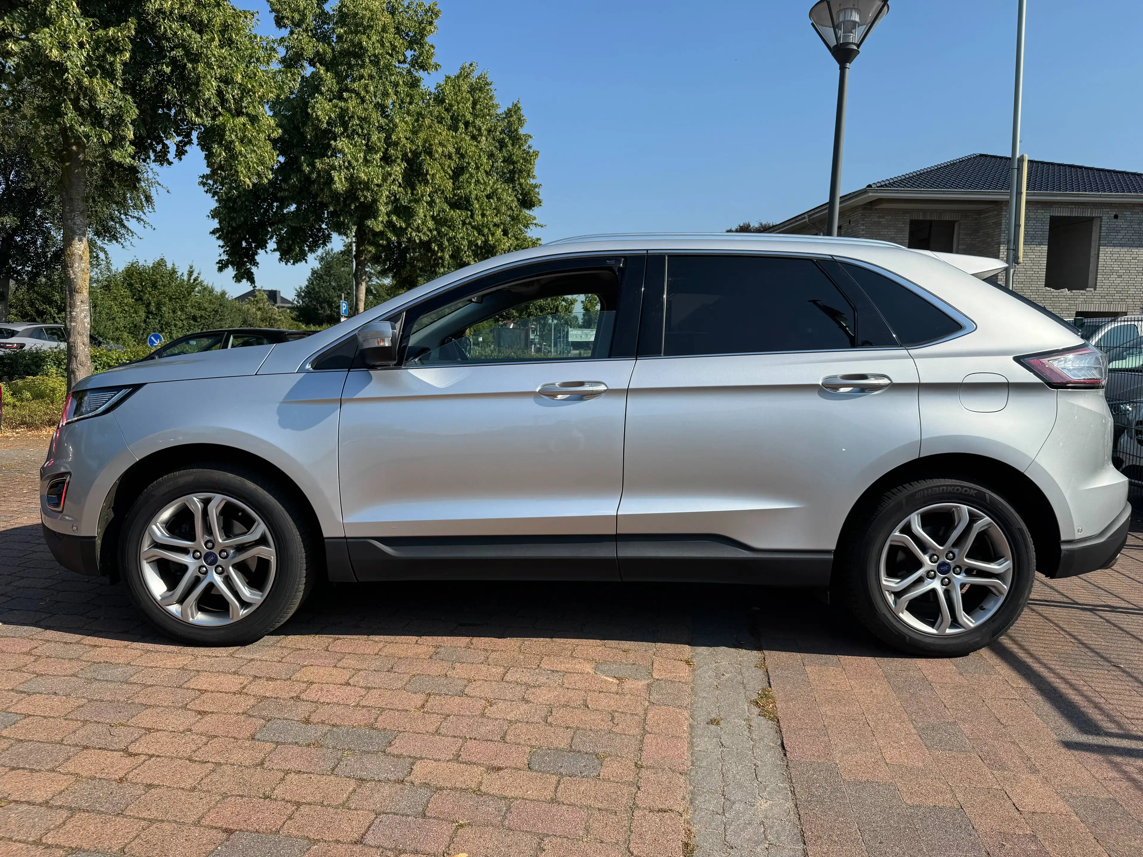 Ford Edge Titanium 4x4-Automatik-Leder AHK-NAV ACC-SHZ-LED — photo 5