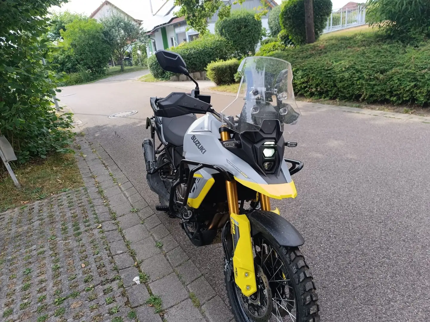 Suzuki V-Strom 800DE Made for your Adventure 776 cm³/190 km/h/62 kW Jaune - 2