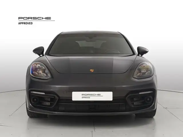 Porsche Panamera view 8