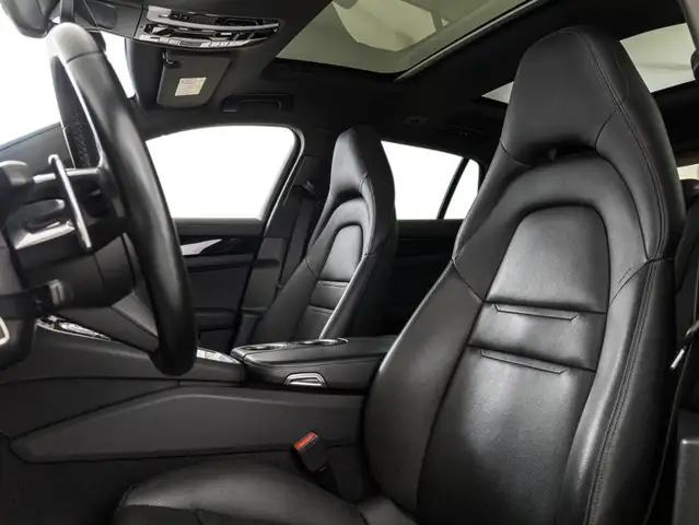 Porsche Panamera view 12