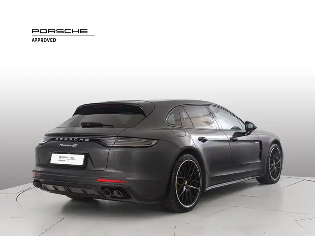 Porsche Panamera view 5