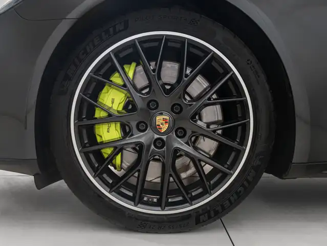 Porsche Panamera view 9