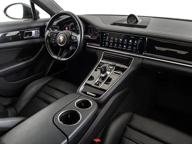 Porsche Panamera view 11