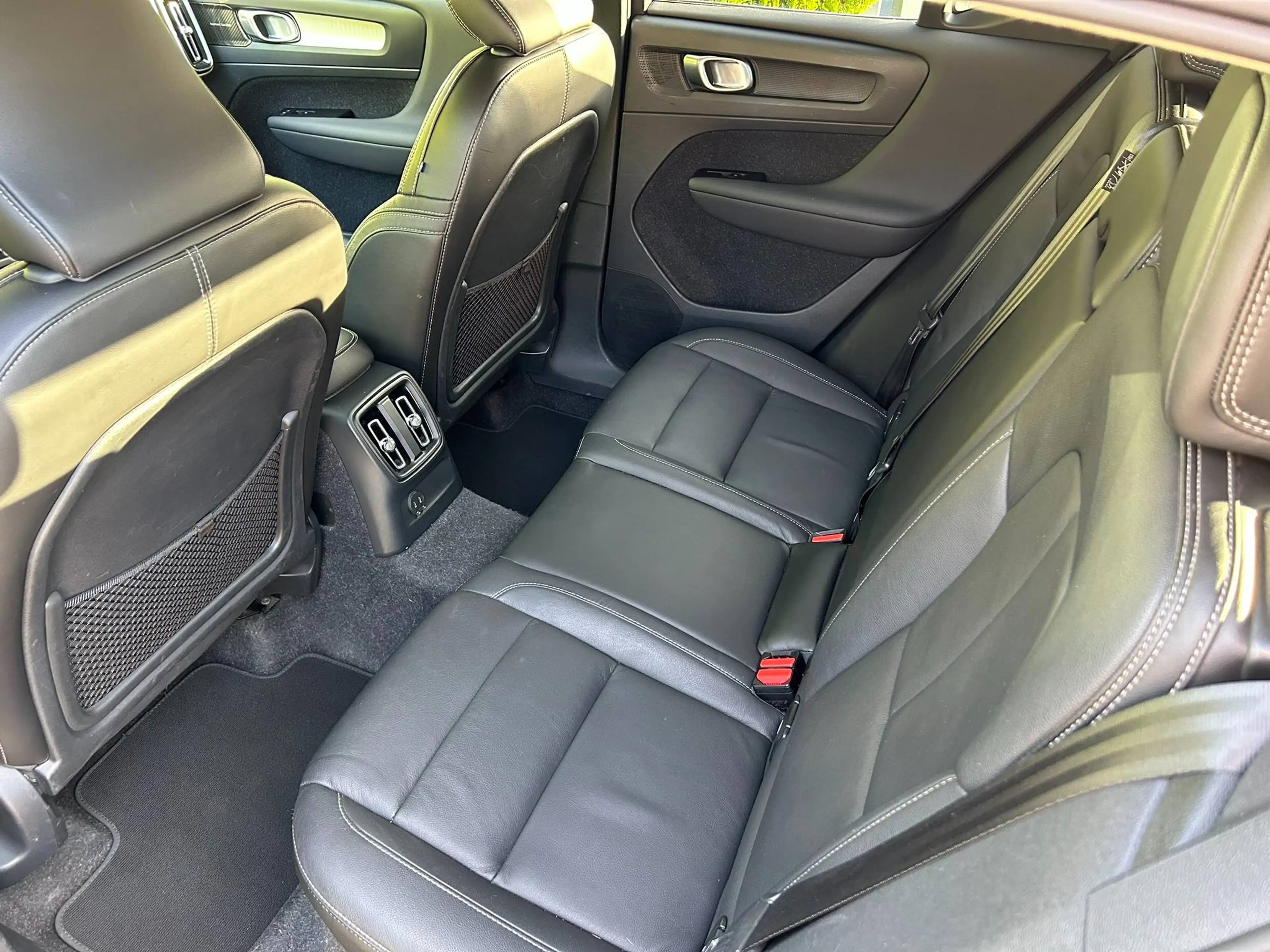 Volvo XC40 1.5 T4 Inscription Plug-in Hybrid Keyless Winterpakket Leder H&K — photo 14