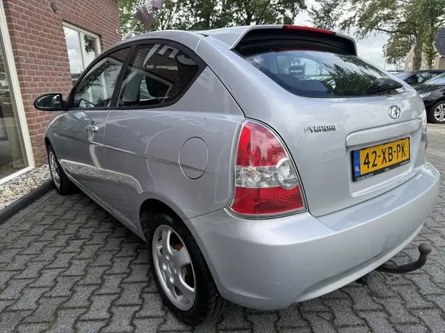 Hyundai Accent view 21