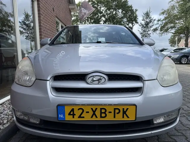 Hyundai Accent view 13