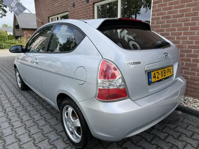Hyundai Accent view 11