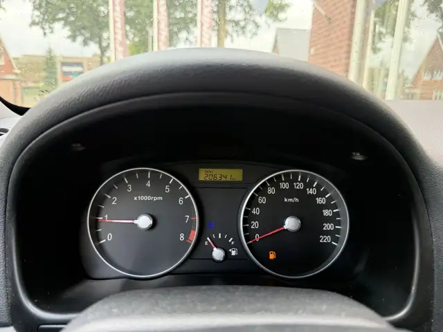 Hyundai Accent view 9