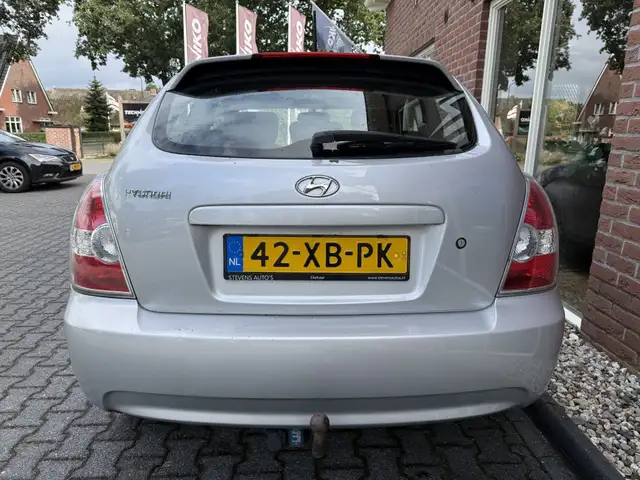 Hyundai Accent view 10