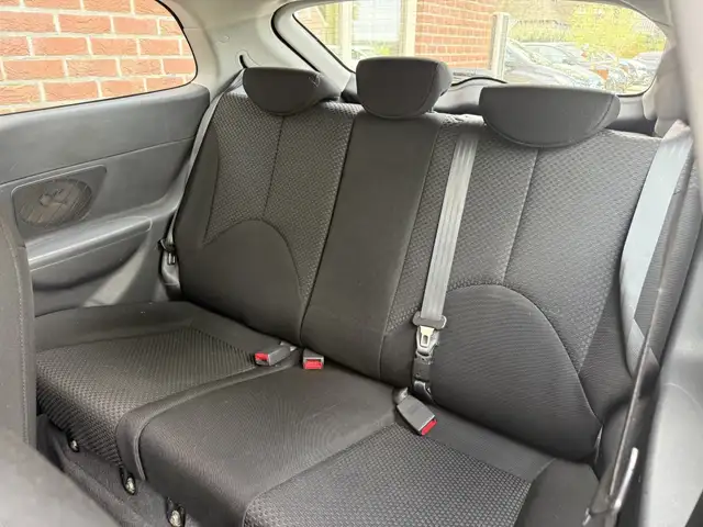 Hyundai Accent view 5
