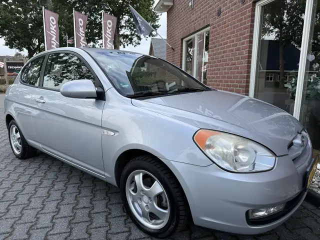 Hyundai Accent view 20