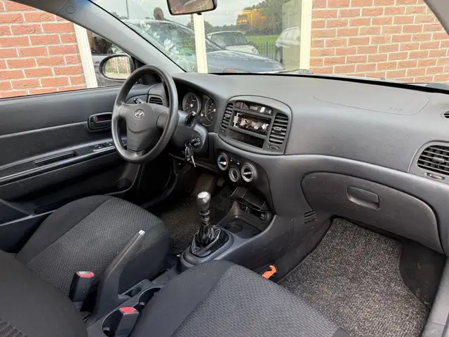 Hyundai Accent view 19