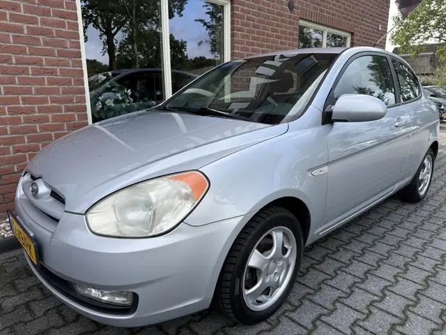 Hyundai Accent view 12