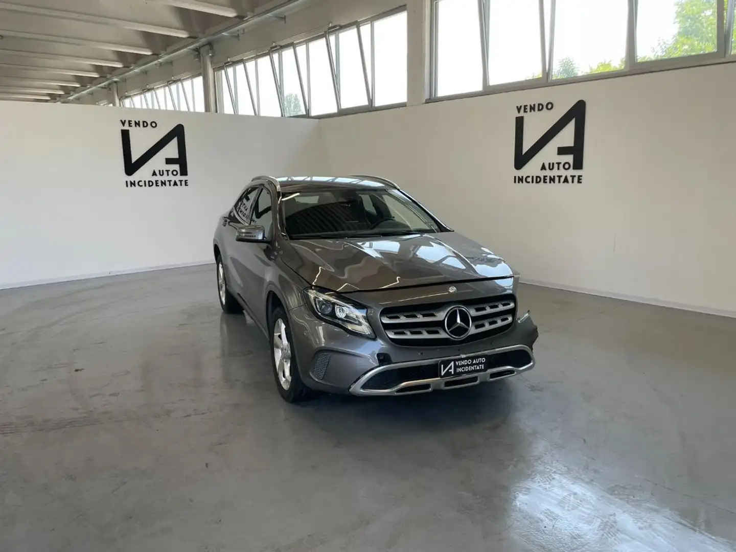 Mercedes-Benz GLA 180 D 109CV SPORT CAMBIO AUTOMATICO Grigio - 1