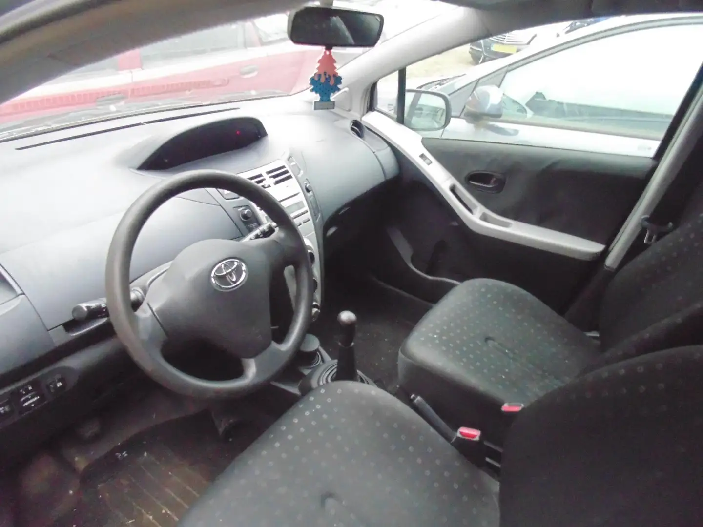 Toyota Yaris 1.3 VVTi Terra LPG G3 Grau - 2