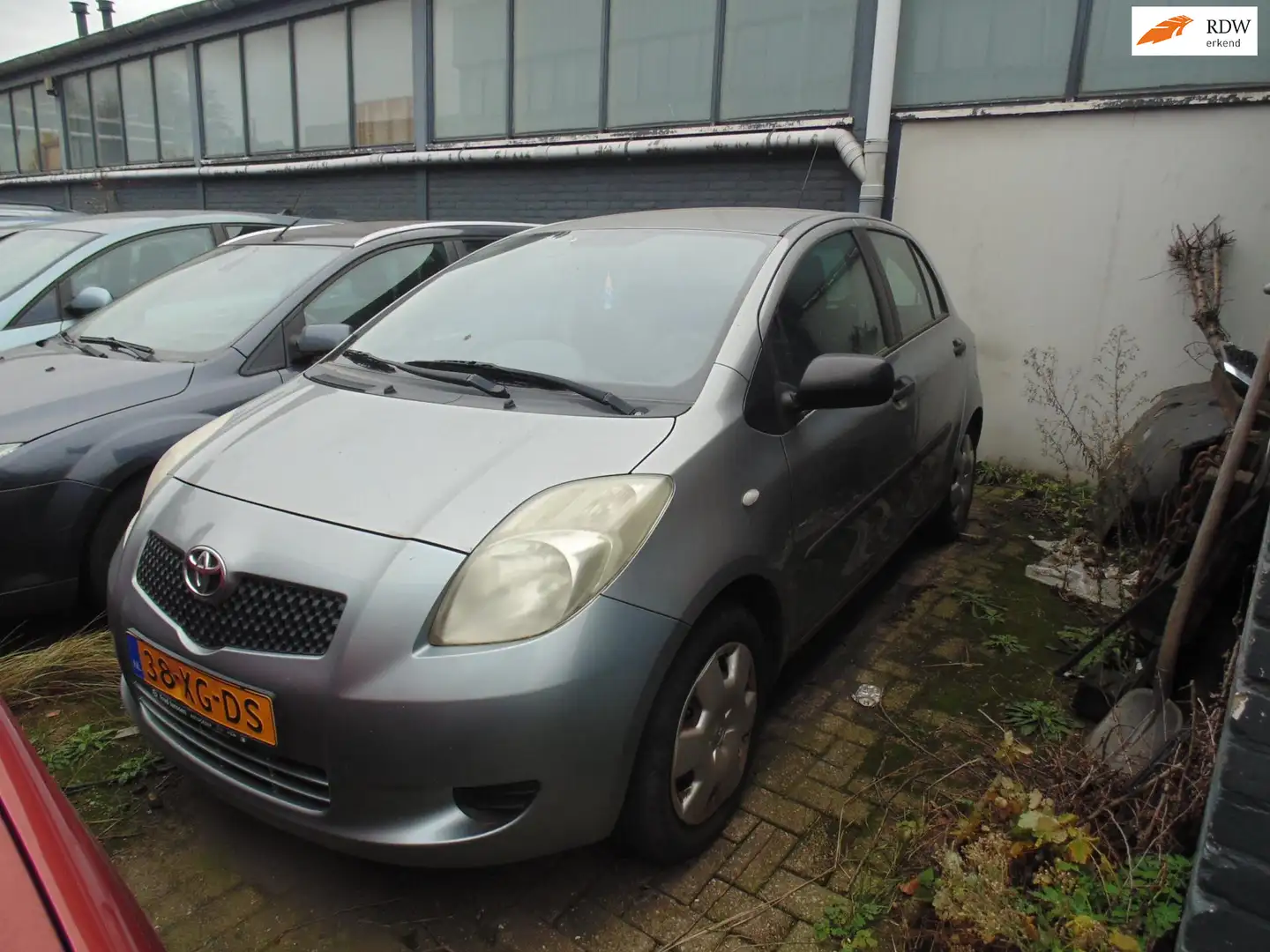 Toyota Yaris 1.3 VVTi Terra LPG G3 Grau - 1
