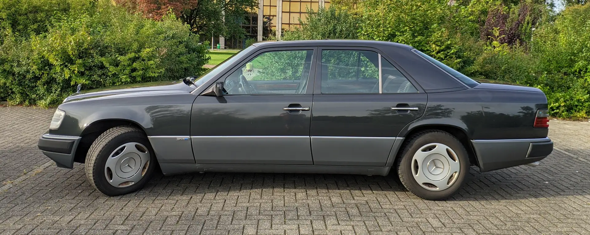 Mercedes-Benz E 260 Sportline Nero - 2