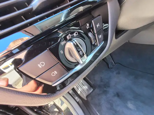 BMW 5 Series view 11
