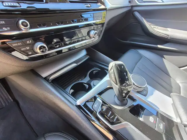 BMW 5 Series view 13
