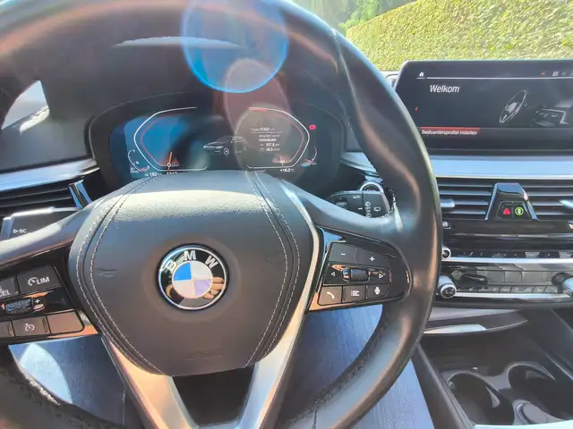 BMW 5 Series view 15